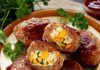 Carne loca con un huevo en el horno