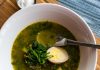 sopa de espinacas, huevo y fideos