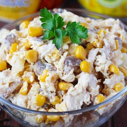 Hühnersalat mit Ananas und Pilzen